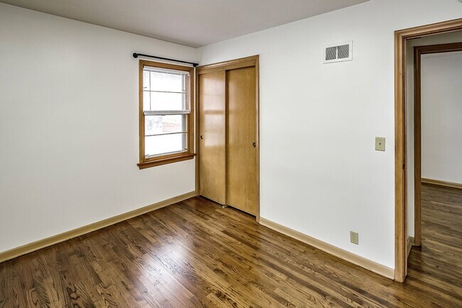 Building Photo - PRE-LEASING Spacious 3-Bed and 2-Bath Apartment!