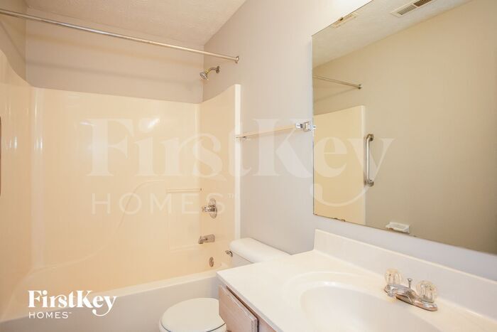 Building Photo - 5043 W 57th St