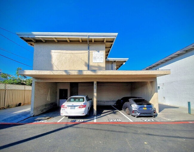 Building Photo - 1652 Crucero Dr