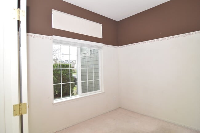 Building Photo - 1754 NE Ashberry Dr