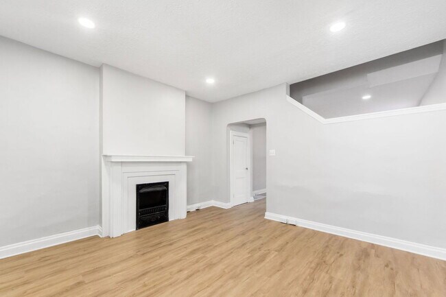 Building Photo - 415 E Mithoff St