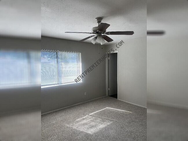 Building Photo - 7124 Nutmeg Ln
