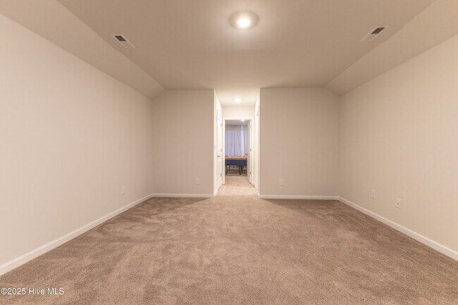 Building Photo - 509 Birdsong Dr