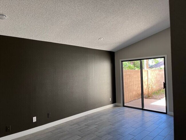 Building Photo - MOVE IN SPECIALS!! Lovely 3BD-2BA Gilbert ...