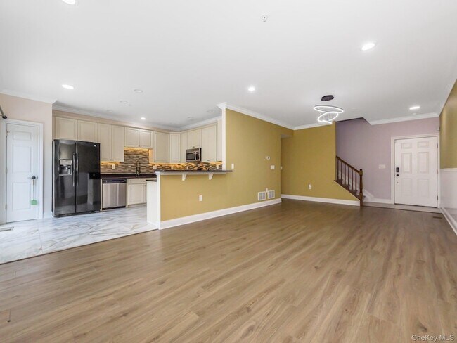 Building Photo - 1115 Balsam Dr