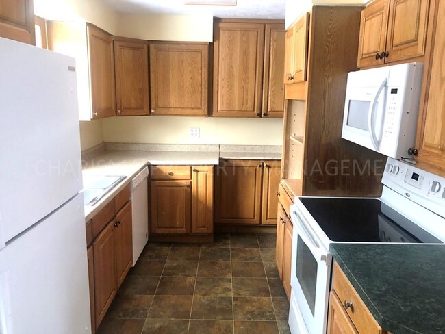 Building Photo - 4 BD, 2 BA HOUSE, HARDWOOD FLOORING THROUG...