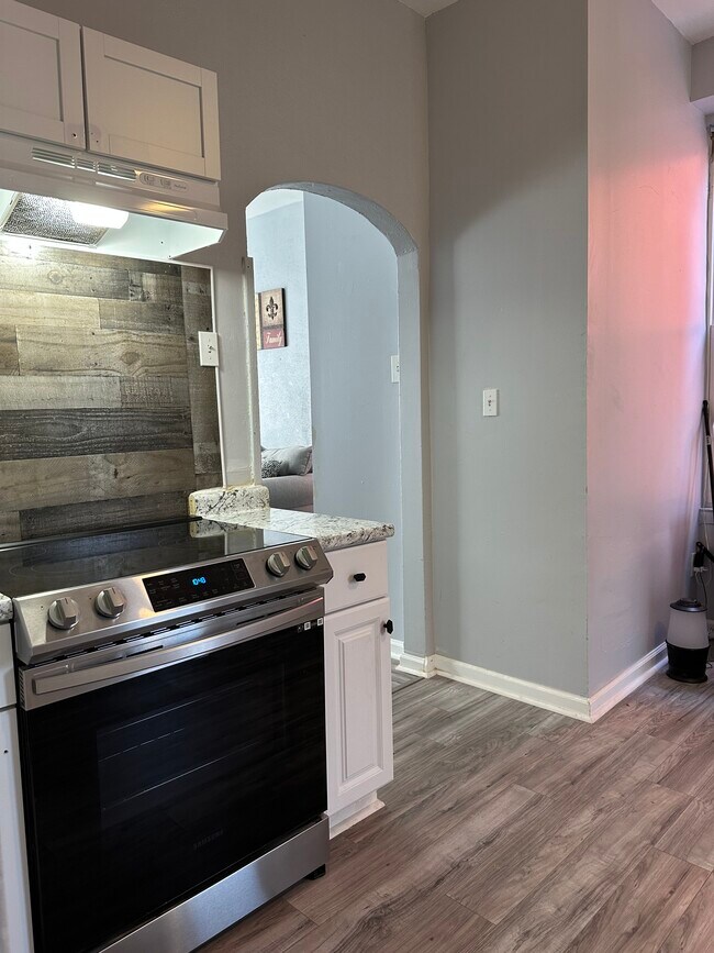 Building Photo - 3209 Iowa Ave