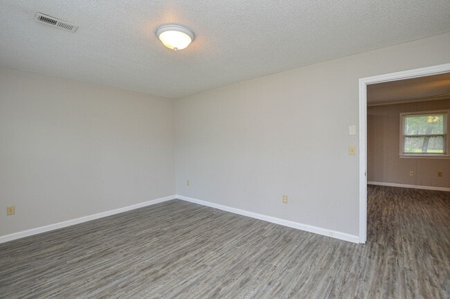 Building Photo - Renovated ranch in Matthews, NC! Heck of a deal! COMING SOON!!!