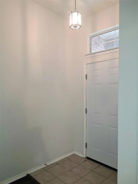 Building Photo - 400 Angler Dr