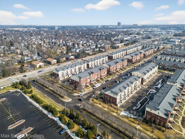 Building Photo - 3255 Camden Dr