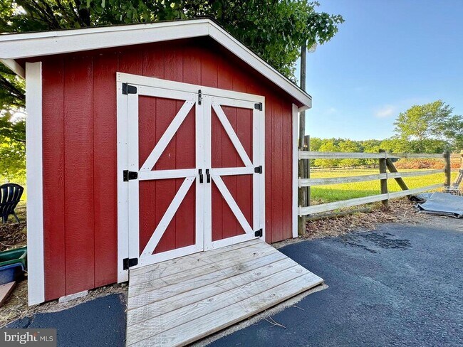 Building Photo - 8530 Wedding Dr