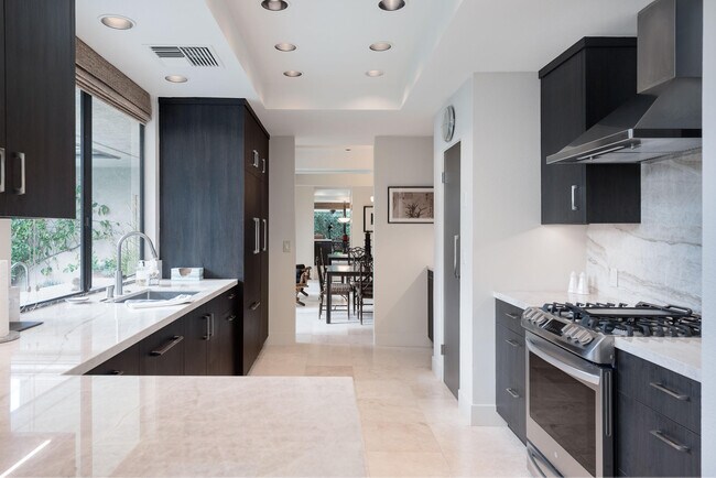 Building Photo - 3 Cornell Dr