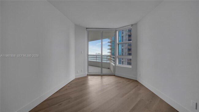 Building Photo - 555 NE 34th St