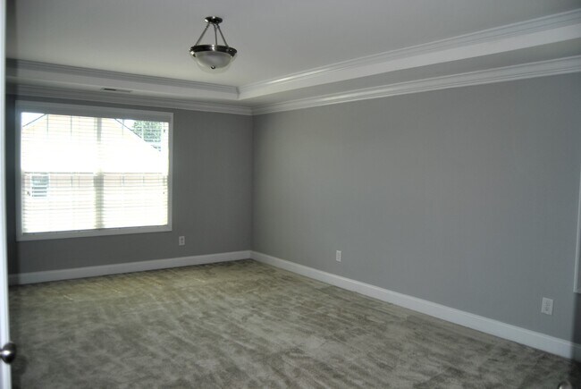 Building Photo - 5797 Highland Grove Dr