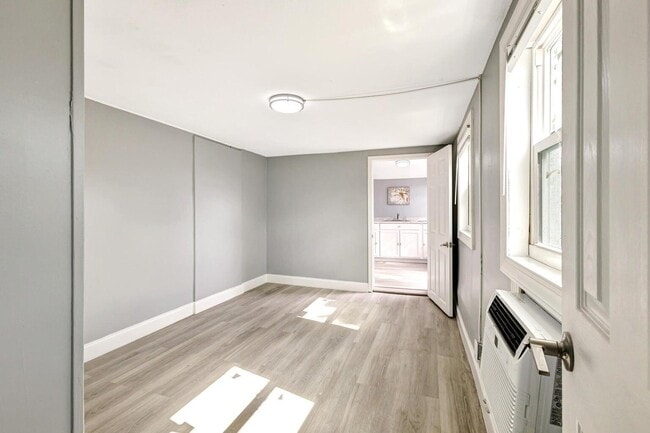 Building Photo - 448 Roseland Dr