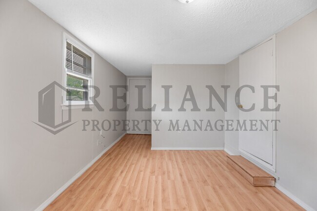 Building Photo - 2732 N Grove St