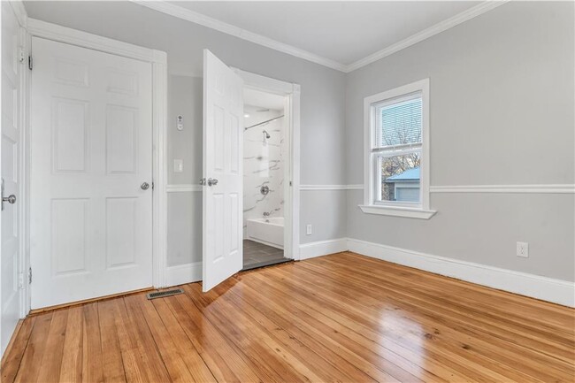 Building Photo - 382 Orms St