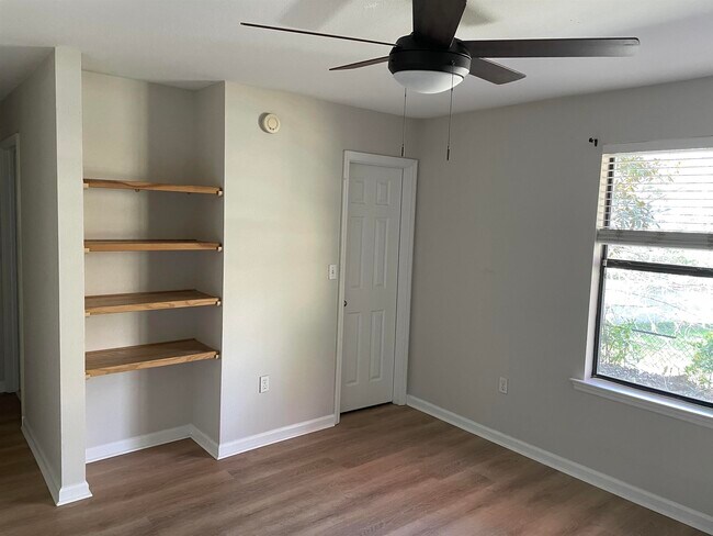 Building Photo - 2315 Timber Oak Ln