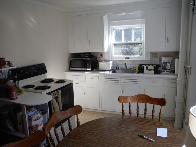 kitchen - 30 Parkview Ave