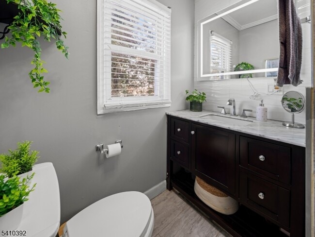 Building Photo - 714 Irvington Ave