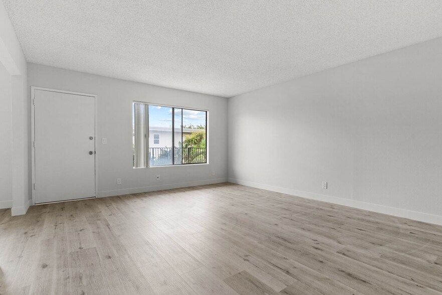 Building Photo - 8331 Lampson Ave