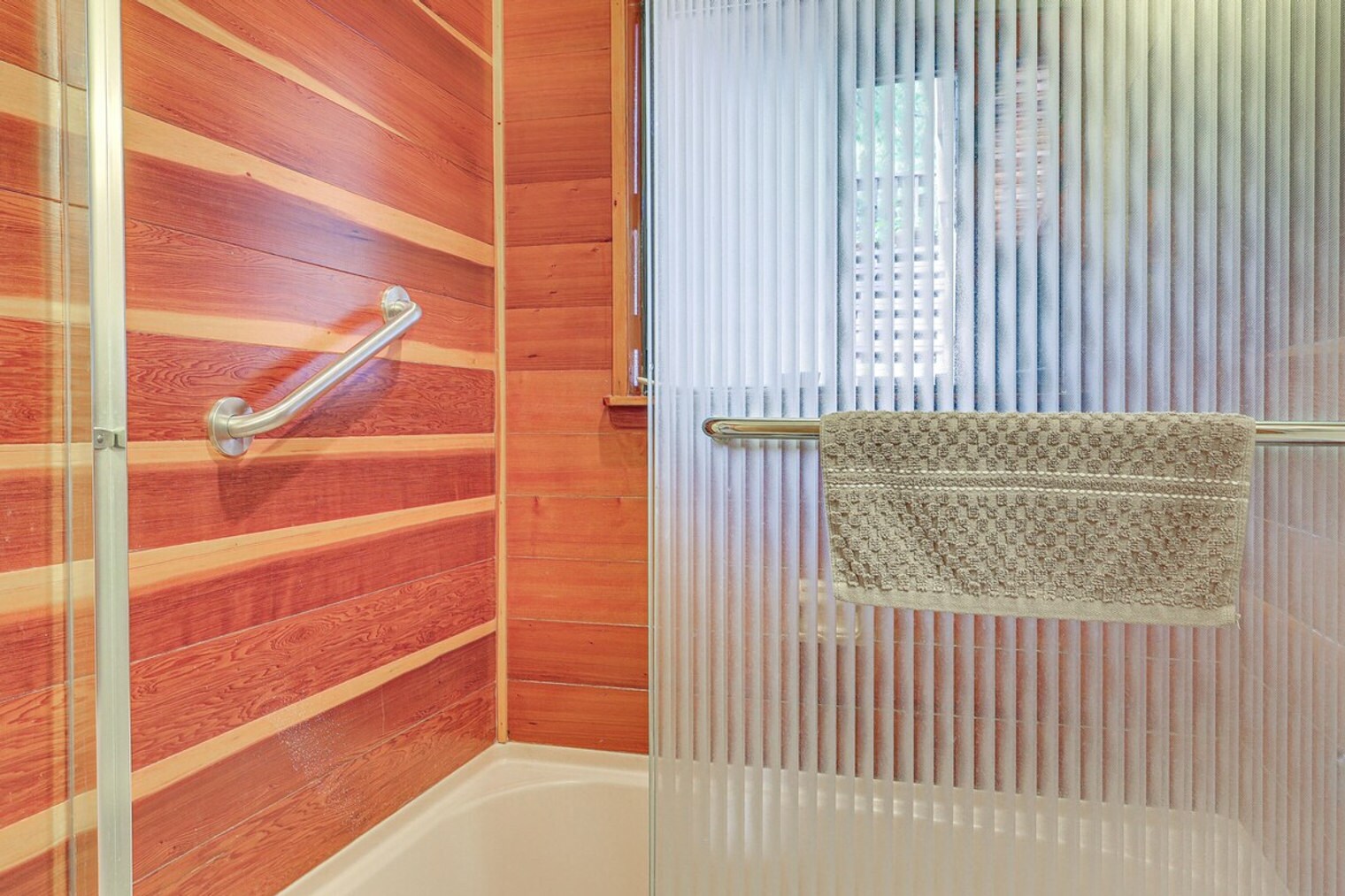 Building Photo - 320 Rim Dr