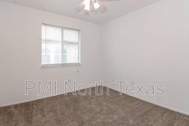 Building Photo - 1571 Thornhill Ln
