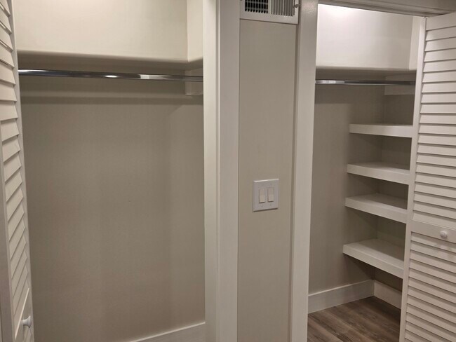 Building Photo - 929 Due W Ave N