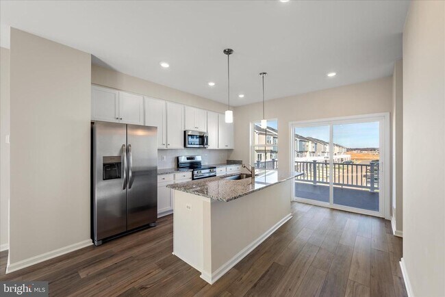 Building Photo - 409 18th Ave