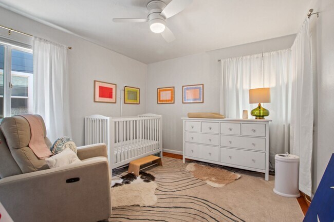 Building Photo - Old Southwest 2 bed / 1 bath / 1 car garage REMODELED & Move In Ready