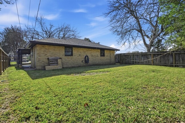 Building Photo - 612 Sunset Ln