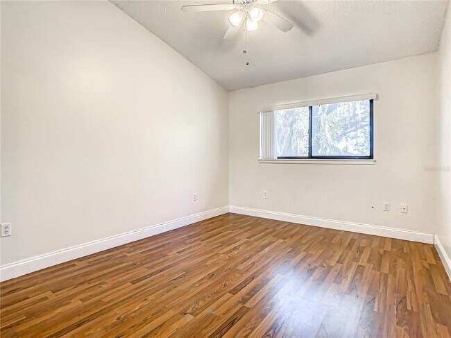 Building Photo - 955 Sunridge Dr