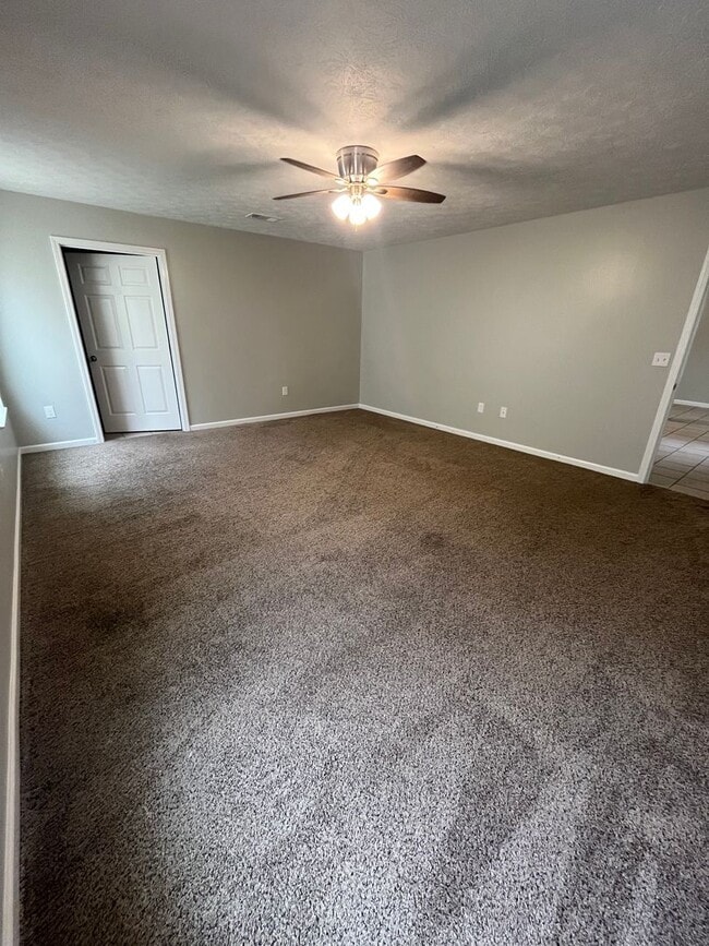 Building Photo - Location & Convenience!!!