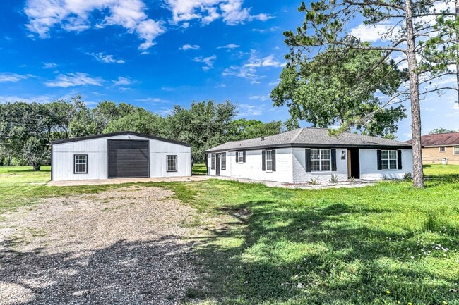 Primary Photo - 215 Little Dogie Rd