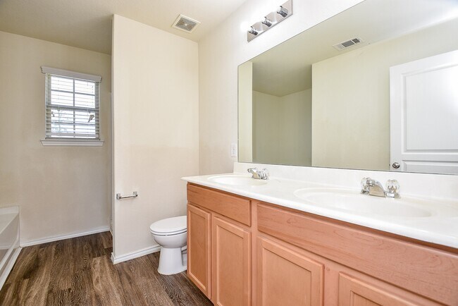 Building Photo - 4407 Champions Landing Dr