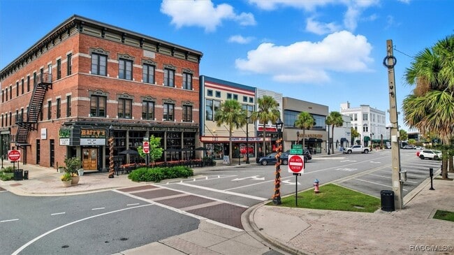 Building Photo - 302 SE Broadway St