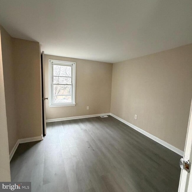 Building Photo - 1265 Walter Ave