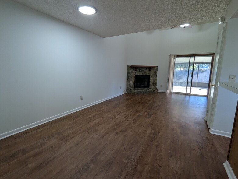Building Photo - 5591 Greatpine Ln S
