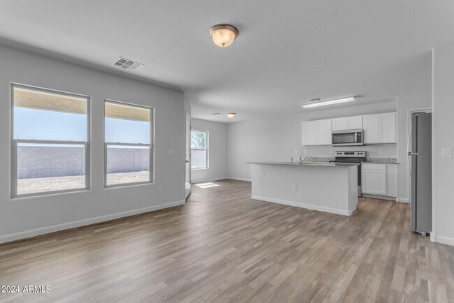 Building Photo - 1213 W Elm Ave