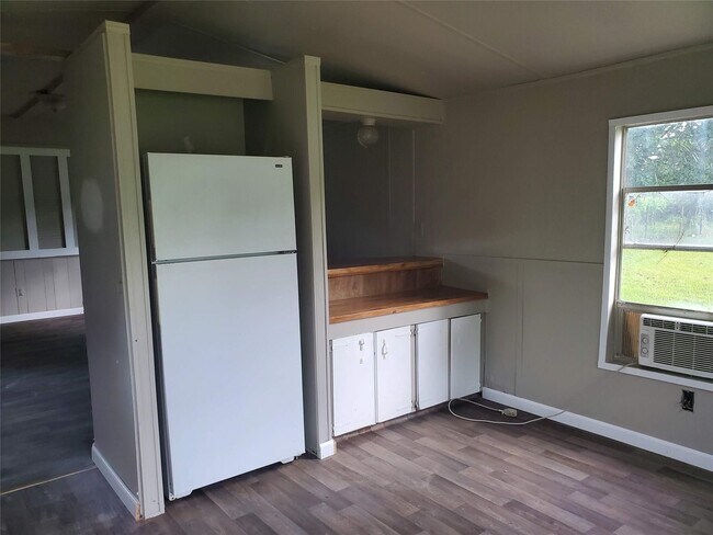 Building Photo - 12175 Hilltop Dr