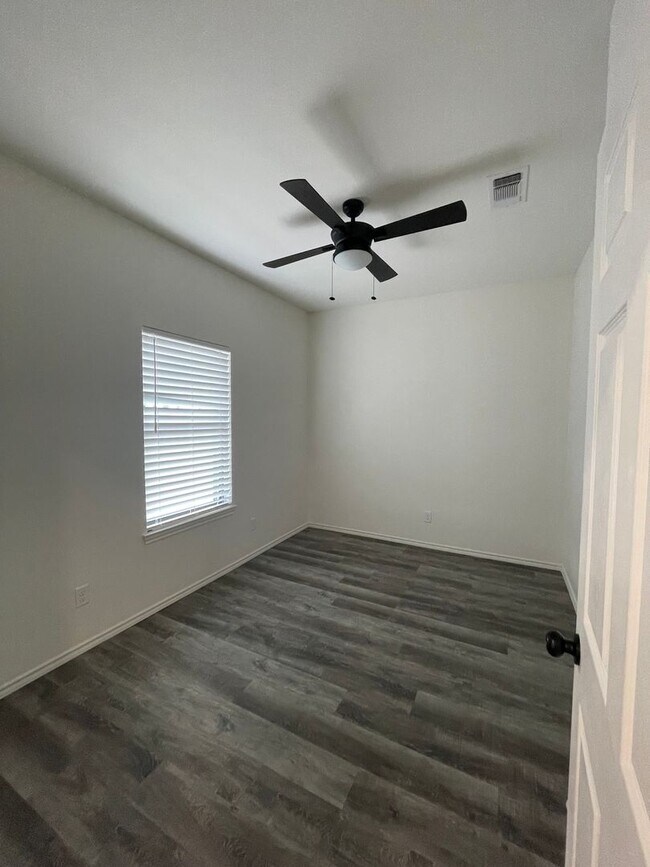 Building Photo - 265-267 Chisholm Trail