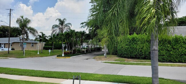 Building Photo - 2802 Imperial Cir