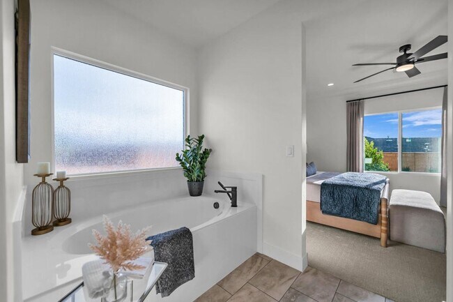 Building Photo - Stunning 6 Bedroom Home in St. George!