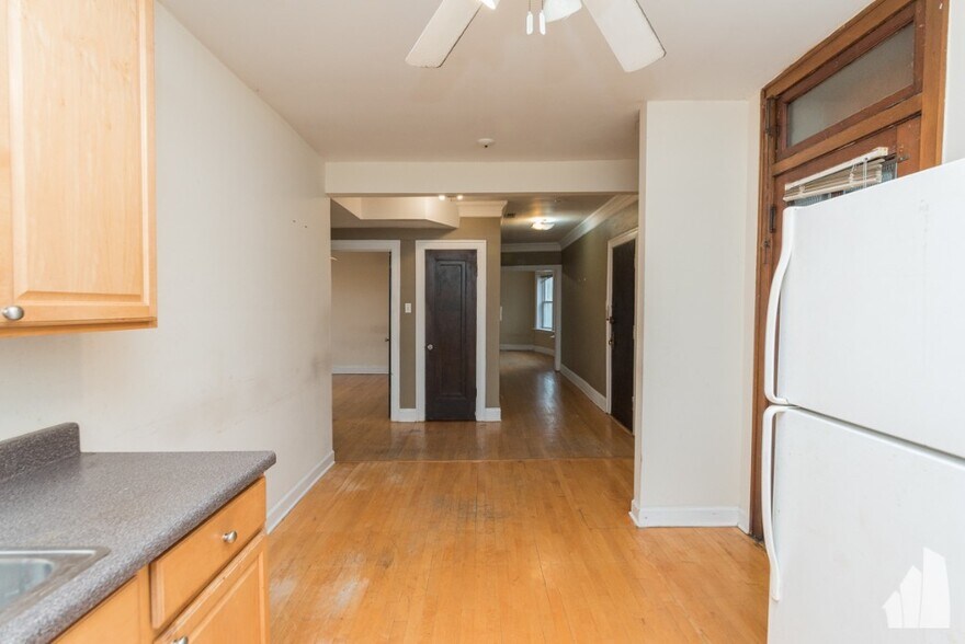 Building Photo - 4918 N Hermitage Ave