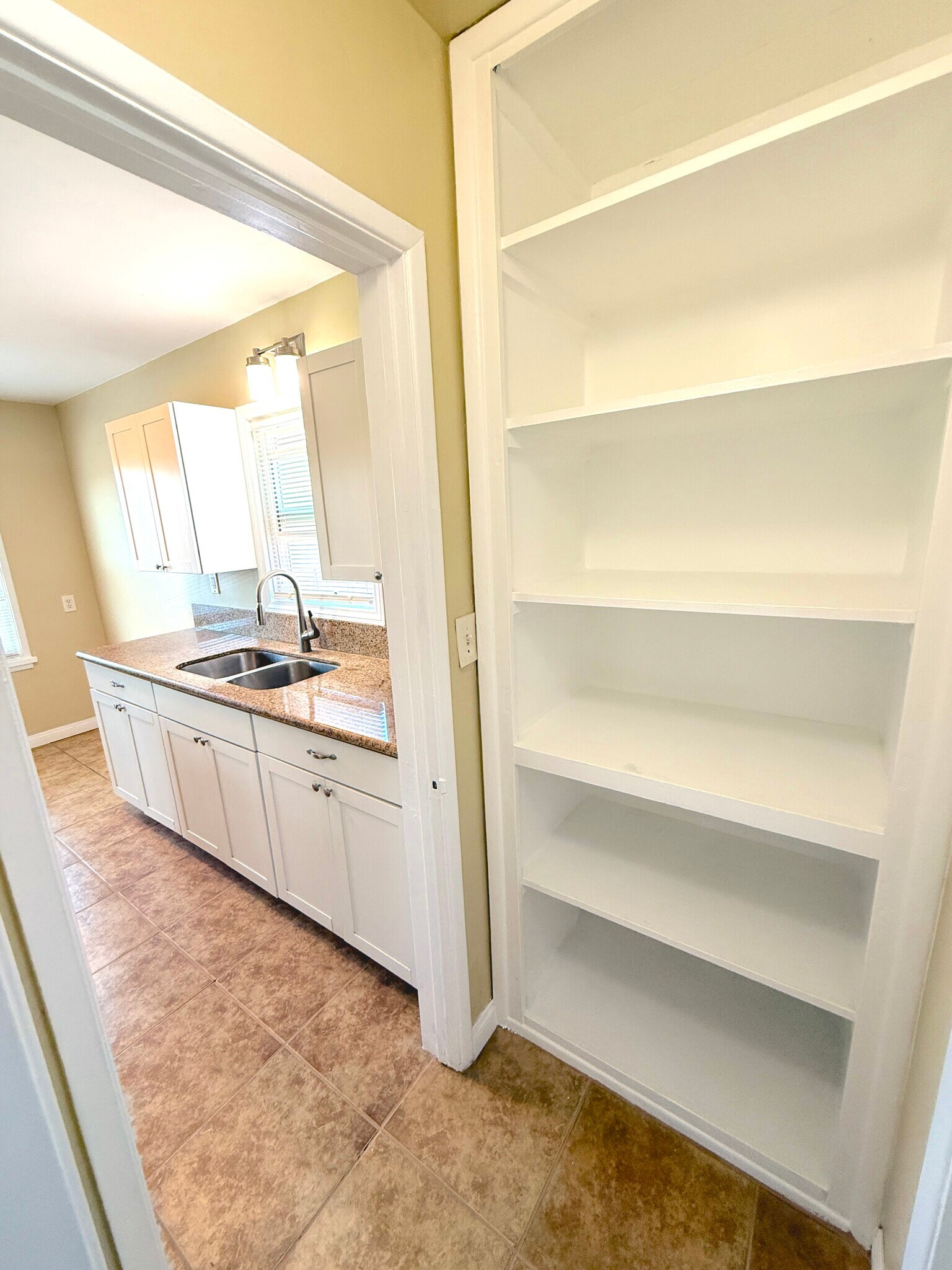 Building Photo - 180 Glover Ave