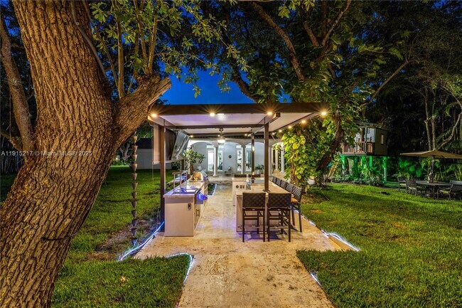 Building Photo - 8941 SW 65th Ct