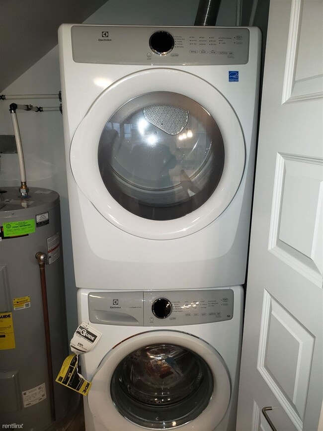 Building Photo - 310 E 3rd St