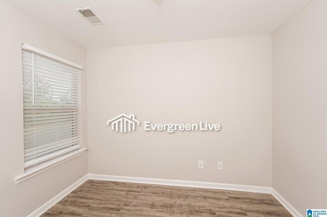 Building Photo - 4853 Woodford Wy