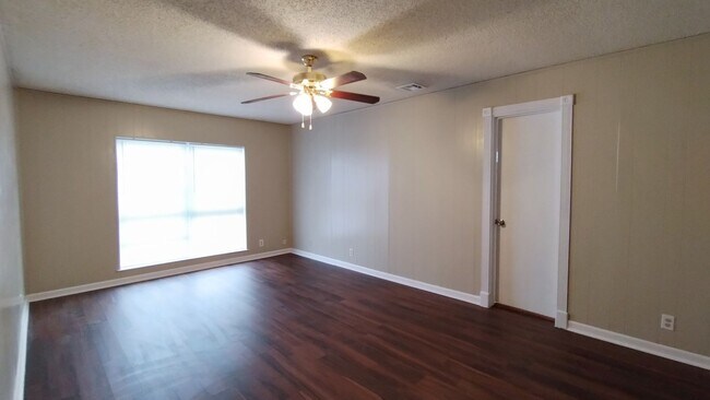 Building Photo - 5102 Alan Bean Dr