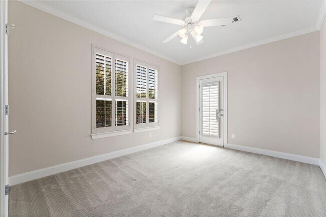 Building Photo - 1038 Memorial Village Dr